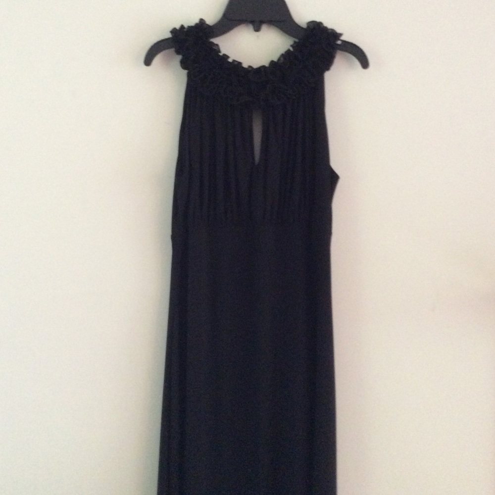 Long black dress with ruffles on the neck